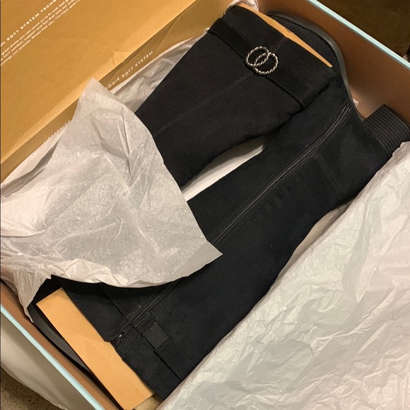 Elegant Black Suede Knee-High Women's Boots - Picture 10 of 12